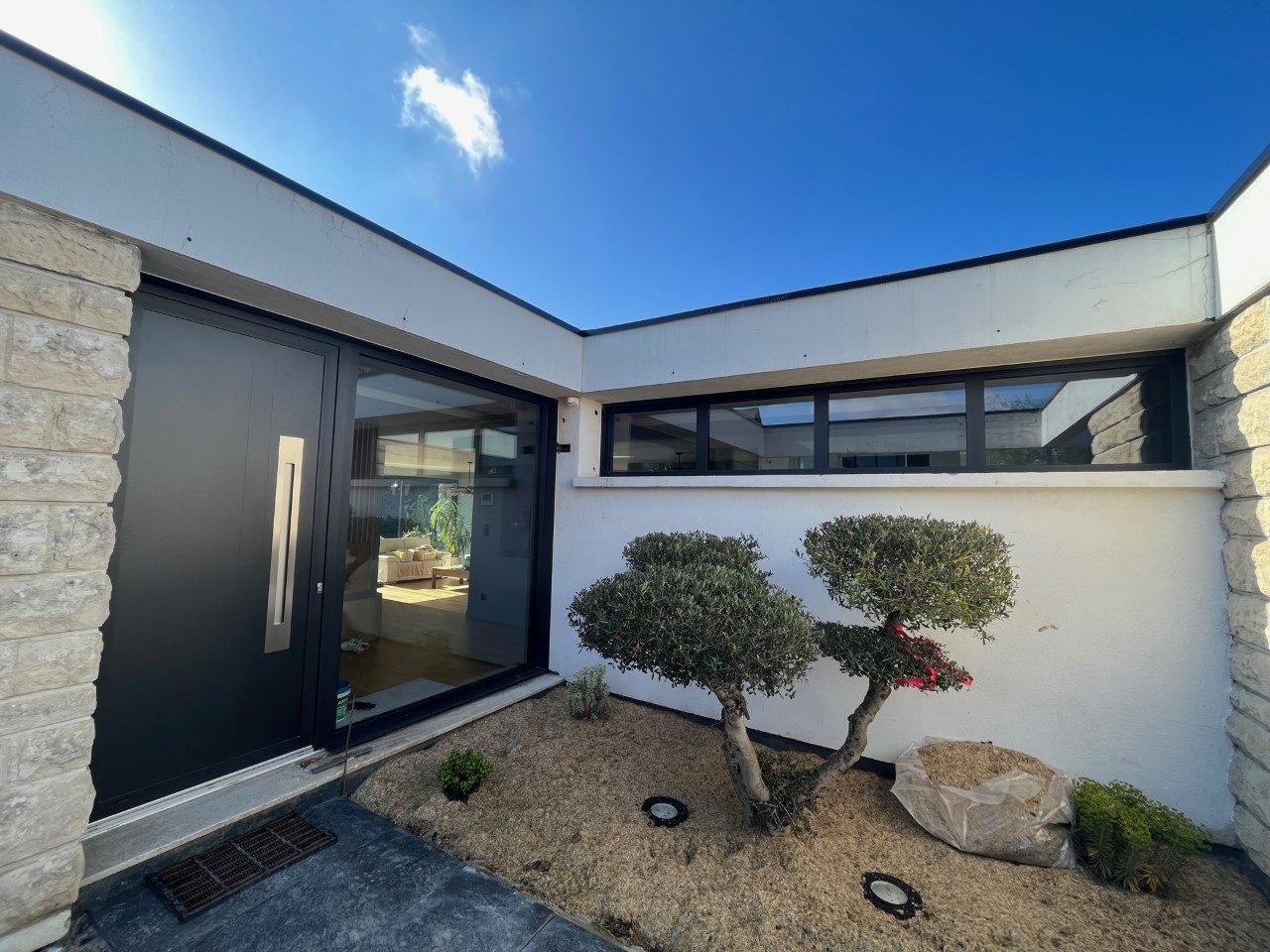 Pose de menuiseries aluminium — chantier